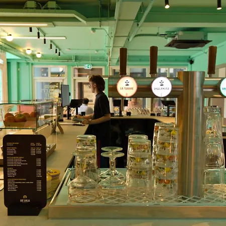 De Lola Podshotel * Den Haag