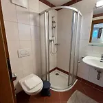 De Lola Podshotel Capsule hotel