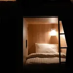 Capsule hotel De Lola Podshotel *