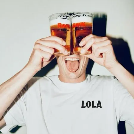 De Lola Podshotel * The Hague