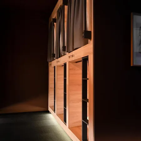 De Lola Podshotel * La Haya