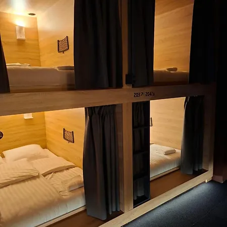 Kapselhotel De Lola Podshotel *