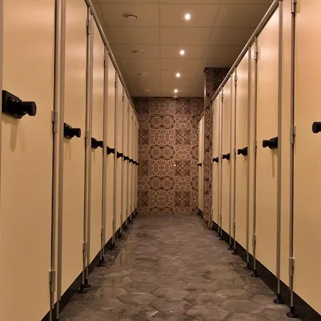 De Lola Podshotel 캡슐호텔 *