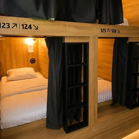 Kapselhotel De Lola Podshotel *