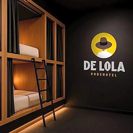 De Lola Podshotel Capsule hotel The Hague
