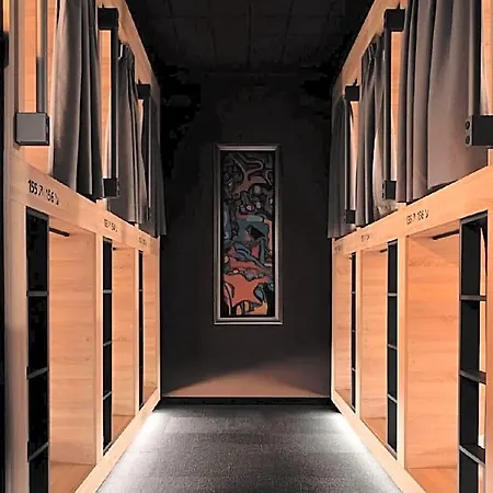 De Lola Podshotel The Hague