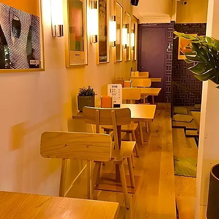 Capsule hotel De Lola Podshotel *