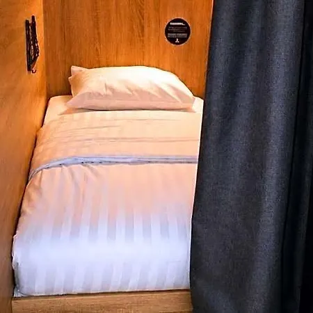 Capsule hotel De Lola Podshotel