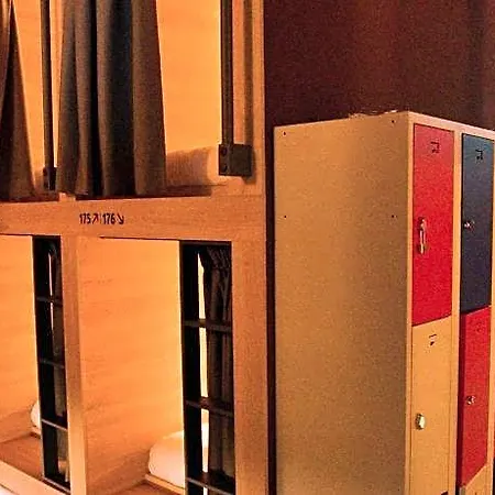 De Lola Podshotel Capsule hotel The Hague