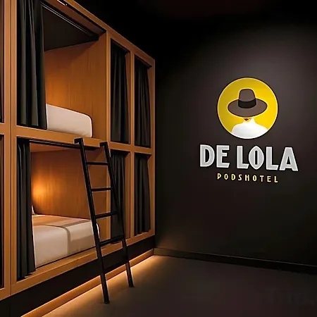 De Lola Podshotel Capsule hotel *