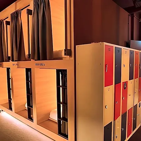 De Lola Podshotel Capsule hotel