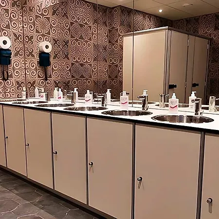 Kapselhotell De Lola Podshotel *