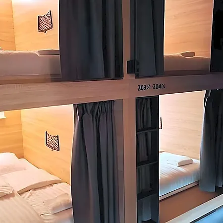 De Lola Podshotel