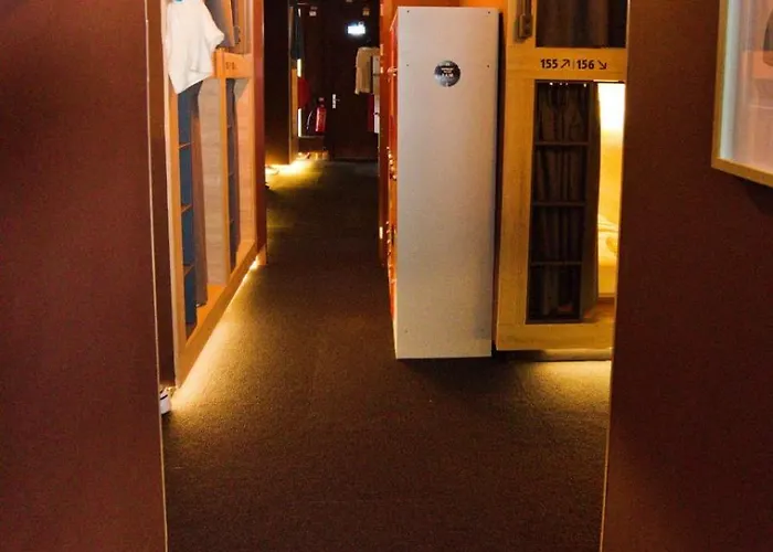 De Lola Podshotel 캡슐호텔