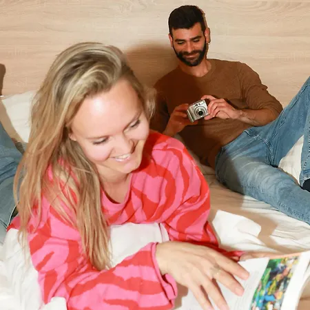 De Lola Podshotel カプセルホテル *