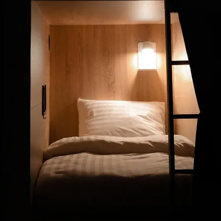 De Lola Podshotel カプセルホテル *