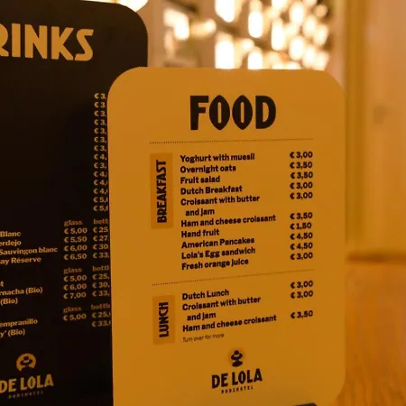 カプセルホテル De Lola Podshotel